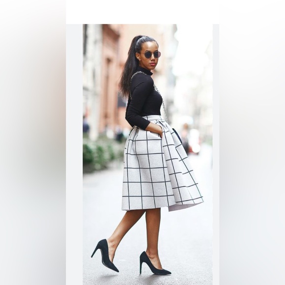 Chicwish - Grid Print Pleated Midi Skirt - Picture 2 of 6